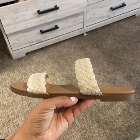 Sandals - Picture 2 of 4